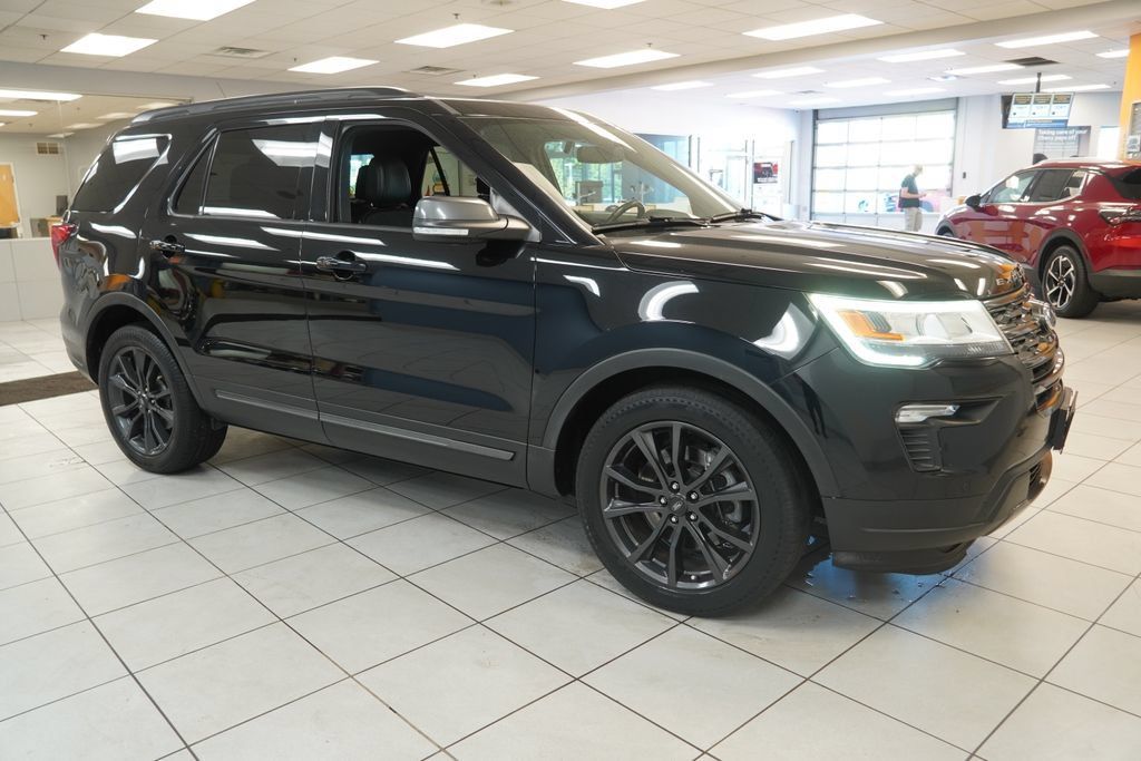 Used 2018 Ford Explorer XLT w/ Equipment Group 202A FWD image 14