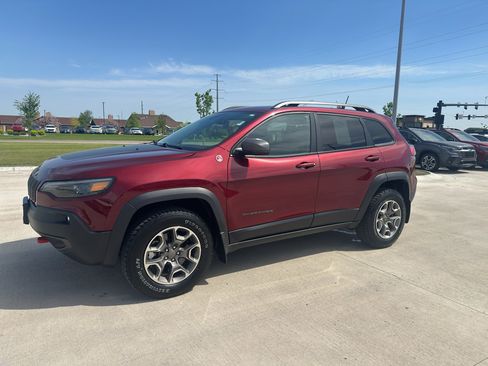 Used 2021 Jeep Cherokee Trailhawk AWD/4WD image 2
