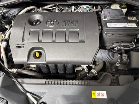 Used 2019 Toyota C-HR XLE FWD image 38