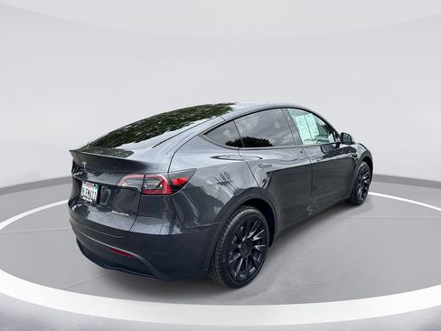 Used 2024 Tesla Model Y Long Range AWD/4WD image 4
