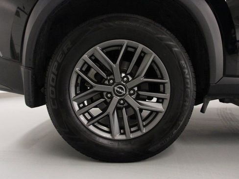 Used 2023 Nissan Rogue S image 10