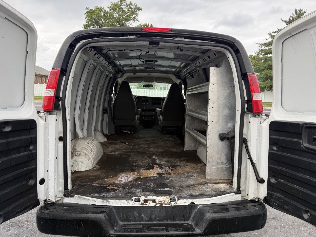 Used 2017 Chevrolet Express 2500 RWD image 14