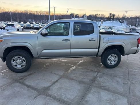 Used 2023 Toyota Tacoma SR image 4