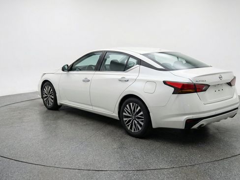 Used 2025 Nissan Altima 2.5 SV FWD image 6
