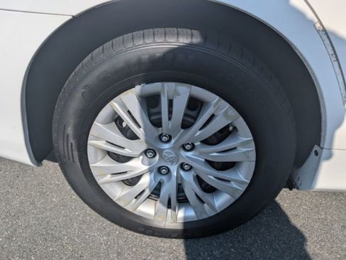 Used 2013 Toyota Camry LE image 12