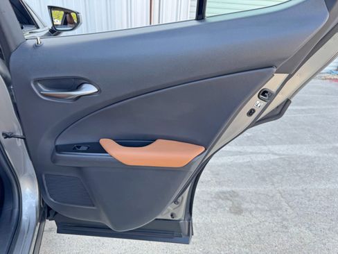 Used 2021 Lexus UX 200 image 41