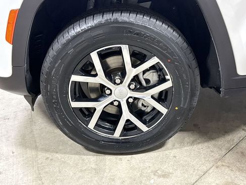 Used 2024 Jeep Grand Cherokee Limited image 26