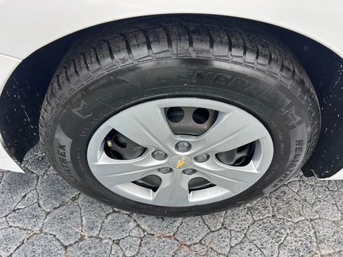 Used 2018 Chevrolet Cruze LS image 33