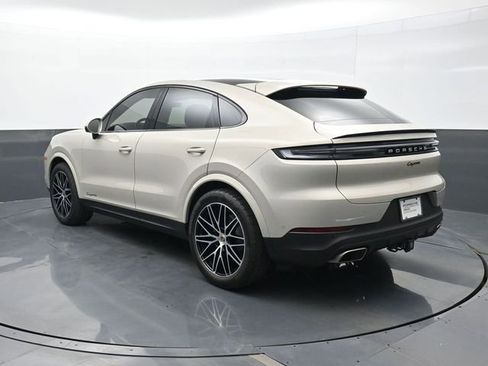 Certified 2025 Porsche Cayenne Coupe AWD/4WD image 3