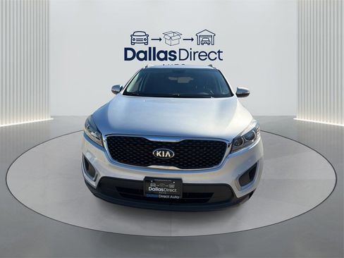 Used 2017 Kia Sorento LX image 3