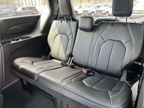 New 2026 Chrysler Pacifica Select image 8