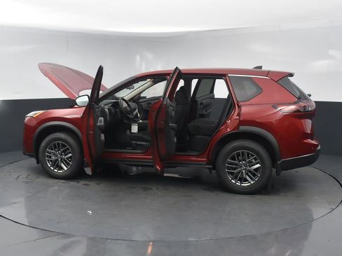 Used 2025 Nissan Rogue S FWD image 27