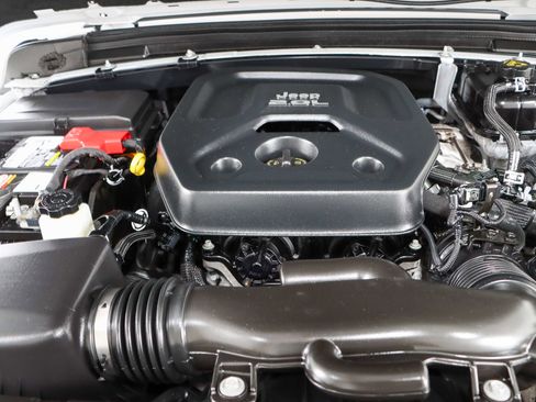 Used 2021 Jeep Wrangler Unlimited Sahara AWD/4WD image 29