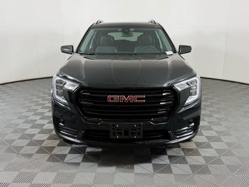 Used 2024 GMC Terrain SLT w/ Elevation Edition image 6