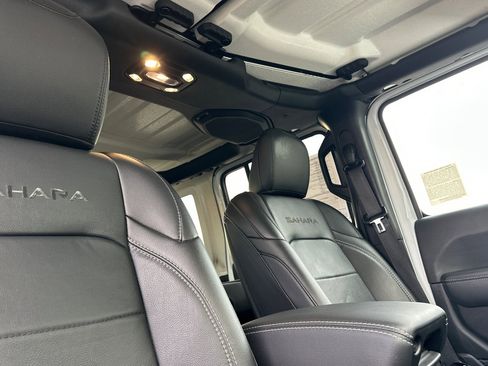 Used 2023 Jeep Wrangler Unlimited Sahara image 19