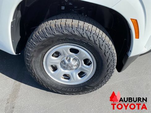 Used 2023 Nissan Frontier 4x4 King Cab image 9