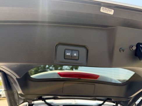 Used 2025 Nissan Rogue SV FWD image 23