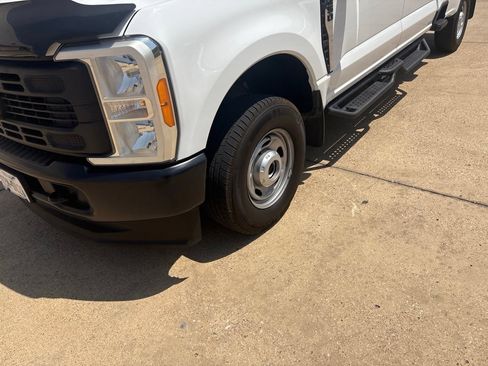 Used 2023 Ford F250 XL AWD/4WD image 2