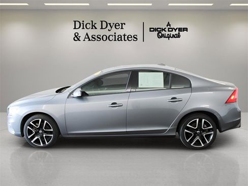 Used 2017 Volvo S60 T5 Dynamic image 9
