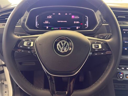 Used 2020 Volkswagen Tiguan SEL image 12