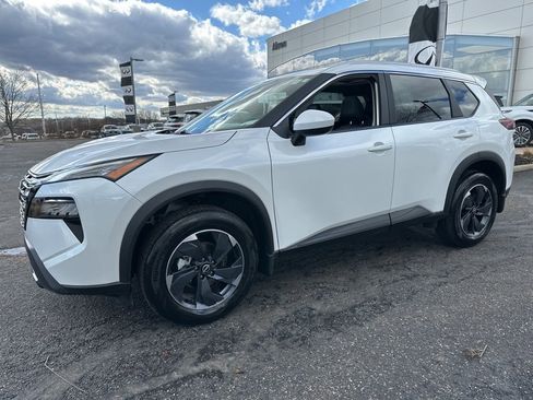 Used 2026 Nissan Rogue SV w/ SV Premium Package image 3