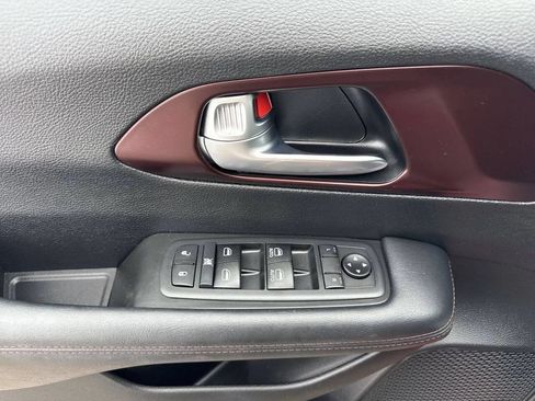 Used 2020 Chrysler Pacifica Touring-L FWD image 13