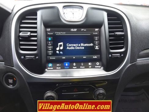 Used 2018 Chrysler 300 Touring w/ Sport Appearance Package image 39