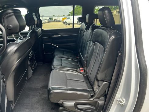Used 2024 Jeep Wagoneer L Series II w/ Flexible Seating Group AWD/4WD image 25