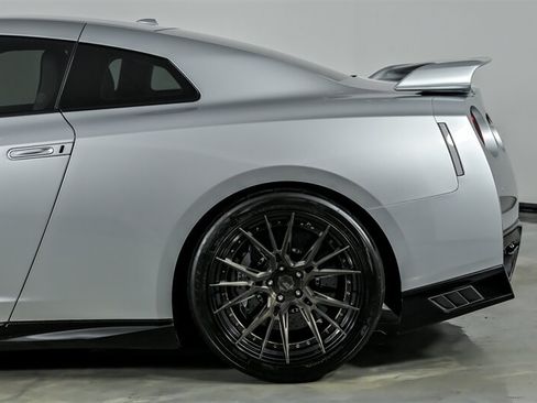 Used 2020 Nissan GT-R Premium AWD/4WD image 9