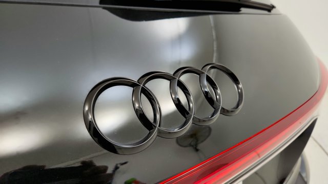 Used 2025 Audi Q4 e-tron Premium w/ Convenience Package AWD/4WD image 34