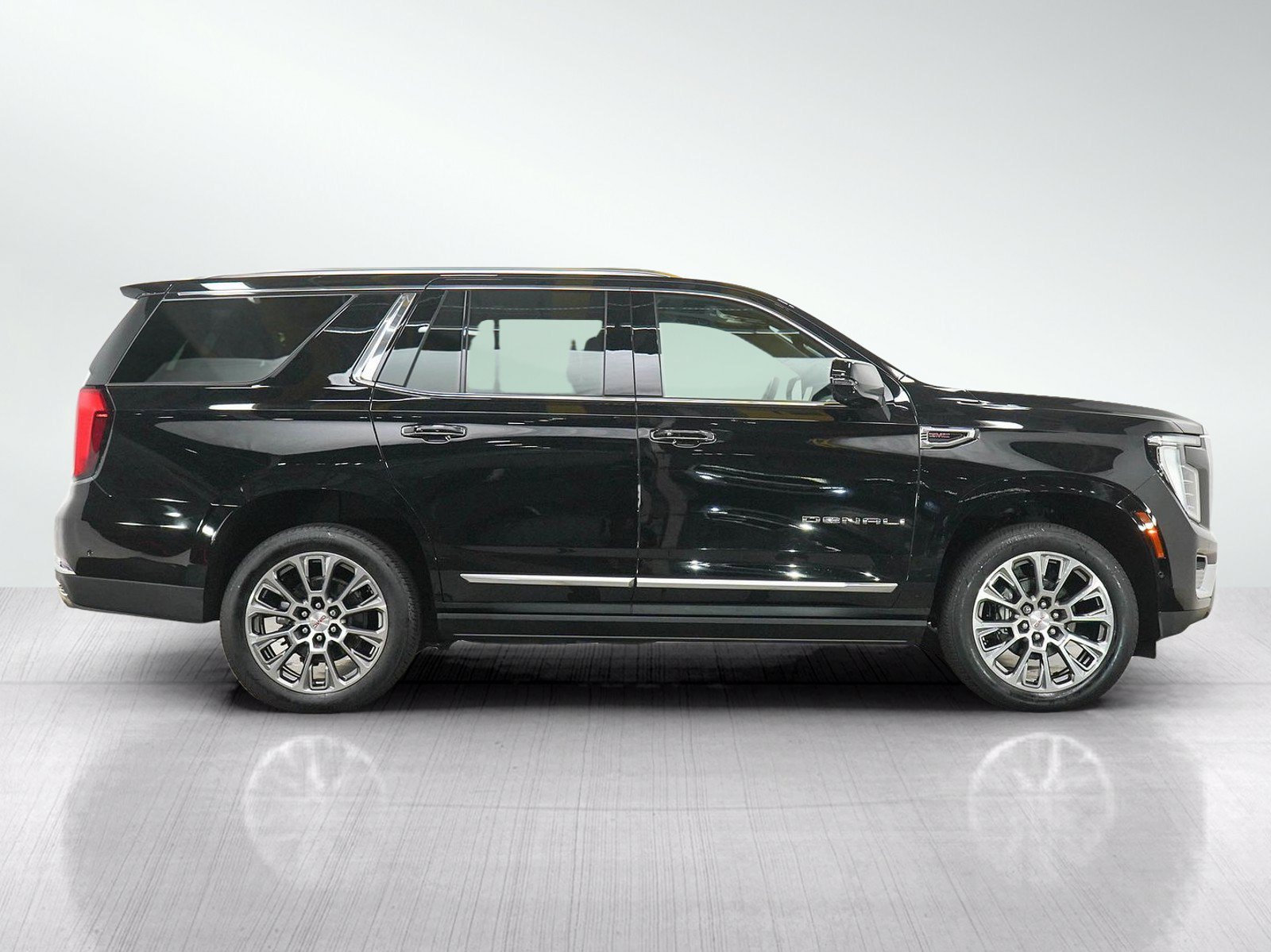 Used 2025 GMC Yukon Denali w/ Denali Reserve Package AWD/4WD image 7