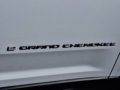 New 2025 Jeep Grand Cherokee Laredo X w/ Luxury Tech Group I image 15