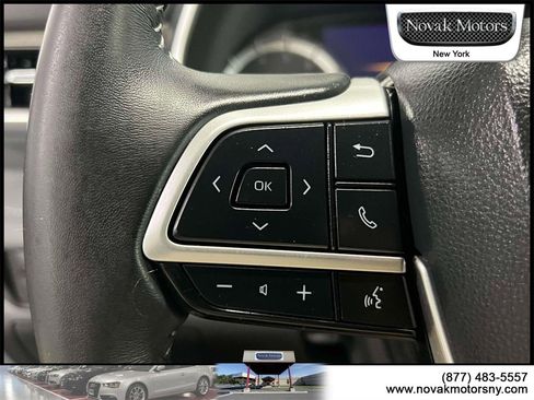 Used 2022 Toyota Highlander XLE image 23