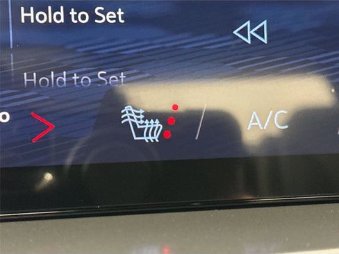 Used 2026 Chevrolet Traverse LT image 8