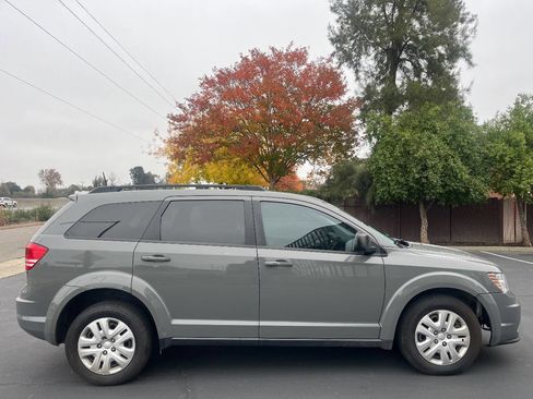 Used 2020 Dodge Journey SE image 7