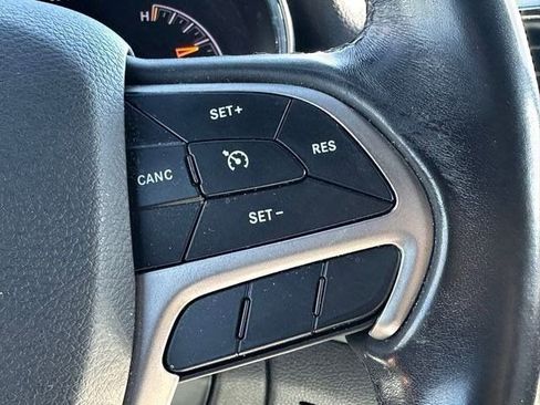 Used 2020 Jeep Grand Cherokee Laredo image 25