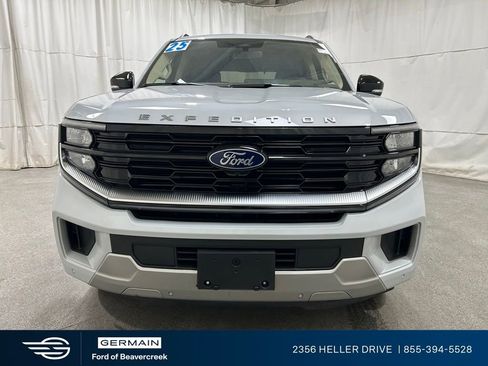 Used 2025 Ford Expedition Platinum image 3