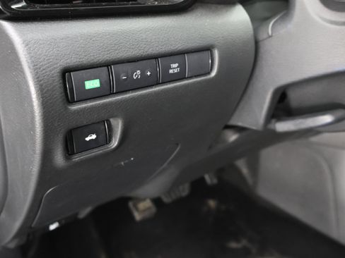 Used 2024 Nissan Sentra SV FWD image 40