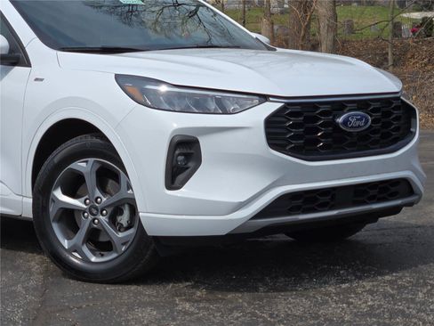 Used 2023 Ford Escape ST-Line Select w/ Tech Pack #2 image 2