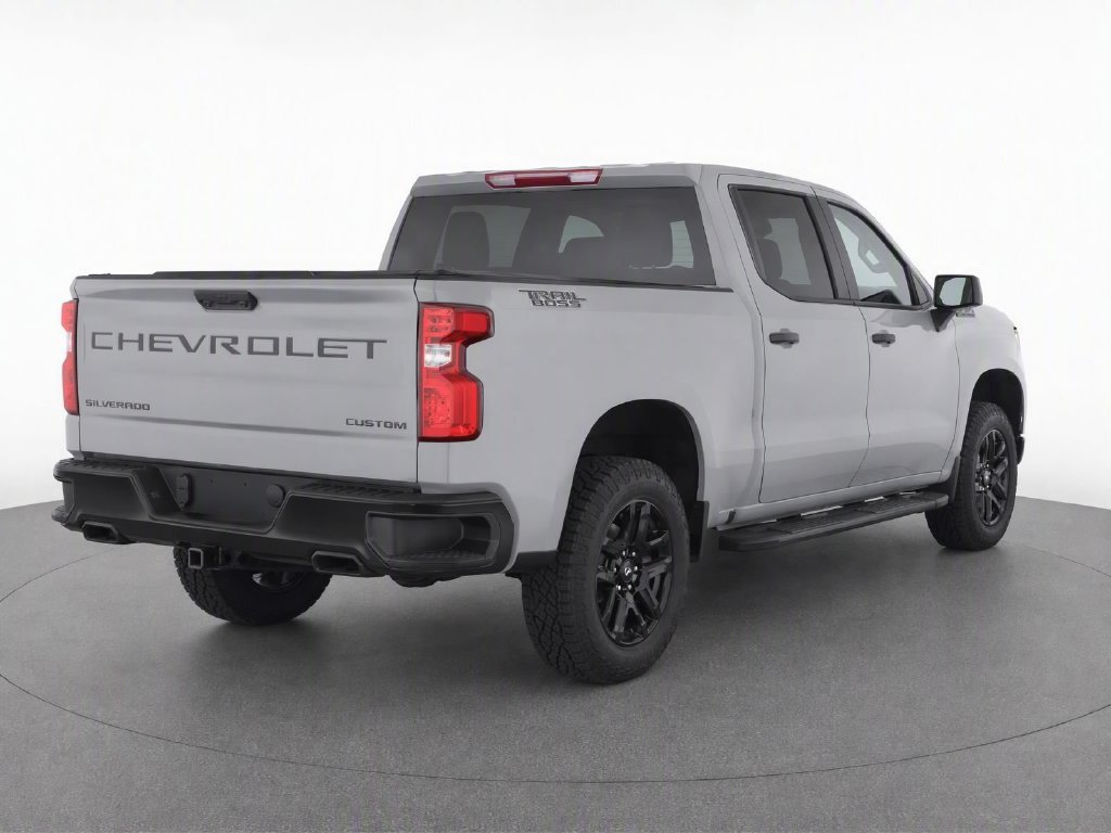 Used 2024 Chevrolet Silverado 1500 Custom Trail Boss w/ Dark Appearance Package AWD/4WD image 3