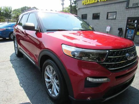 Used 2020 Ford Explorer XLT w/ Equipment Group 202A image 6