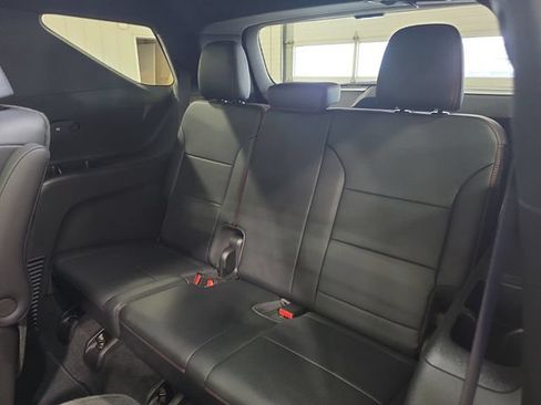 Used 2025 Chevrolet Traverse RS AWD/4WD image 28