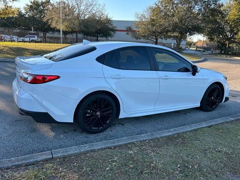 Certified 2025 Toyota Camry SE image 5