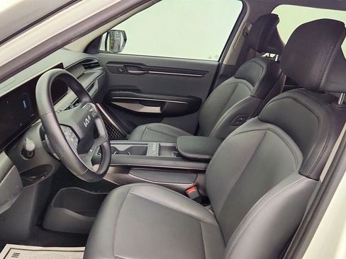Used 2024 Kia EV9 Light Long Range RWD image 19