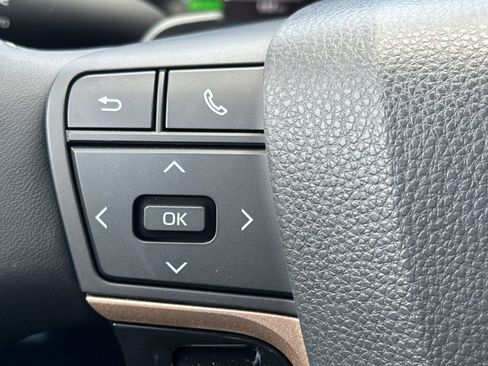 Certified 2025 Toyota Crown Signia image 31