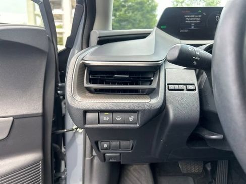 Used 2024 Toyota Prius XLE FWD image 27