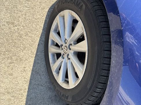 Used 2023 Toyota Corolla SE w/ SE Premium Package image 13