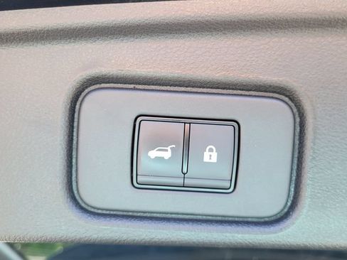 Used 2025 Nissan Pathfinder SV FWD image 5