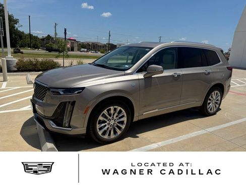 Used 2022 Cadillac XT6 Premium Luxury w/ Technology Package FWD image 1