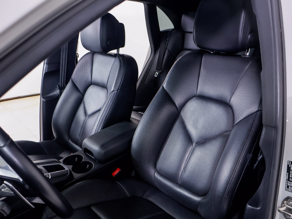 Certified 2021 Porsche Macan S AWD/4WD image 11